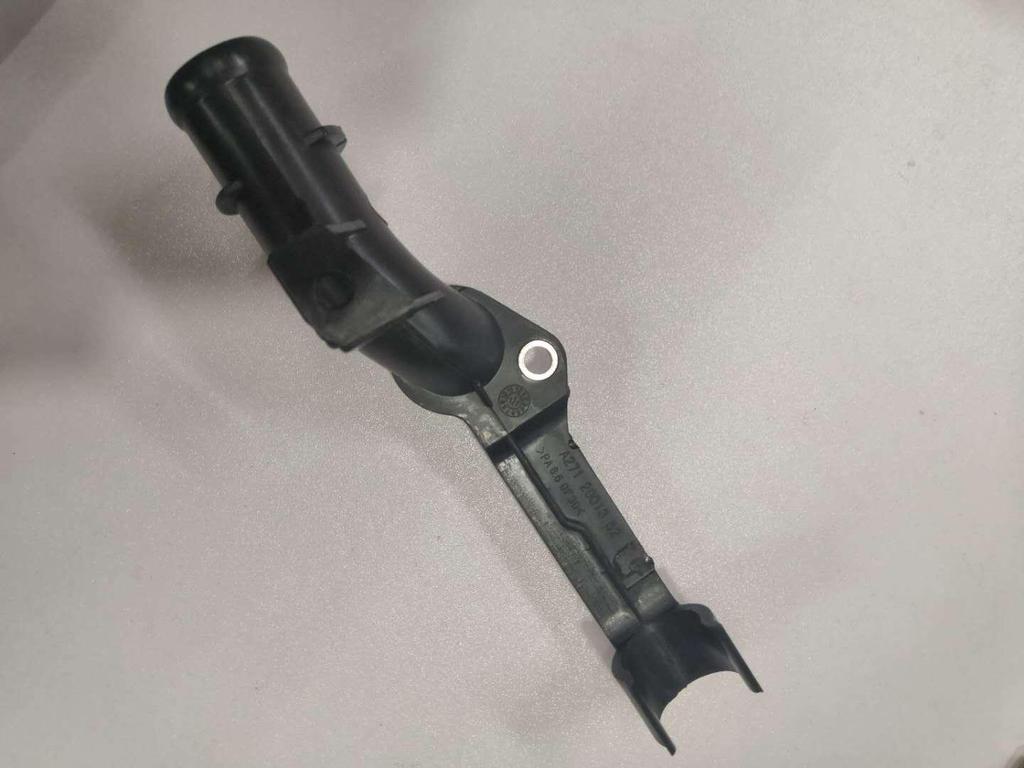 Mercedes-Benz W203 M271 C230 Cylinder Head Water Pipe (Part No. 2712001352)