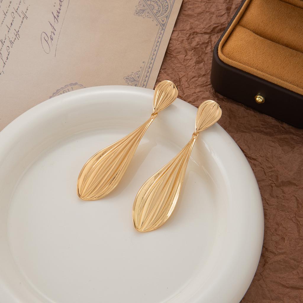 Exaggerated Wind Metal Stud Earrings Irregular Folds Geometric Flower Earrings Light Luxury High-End Niche Earrings