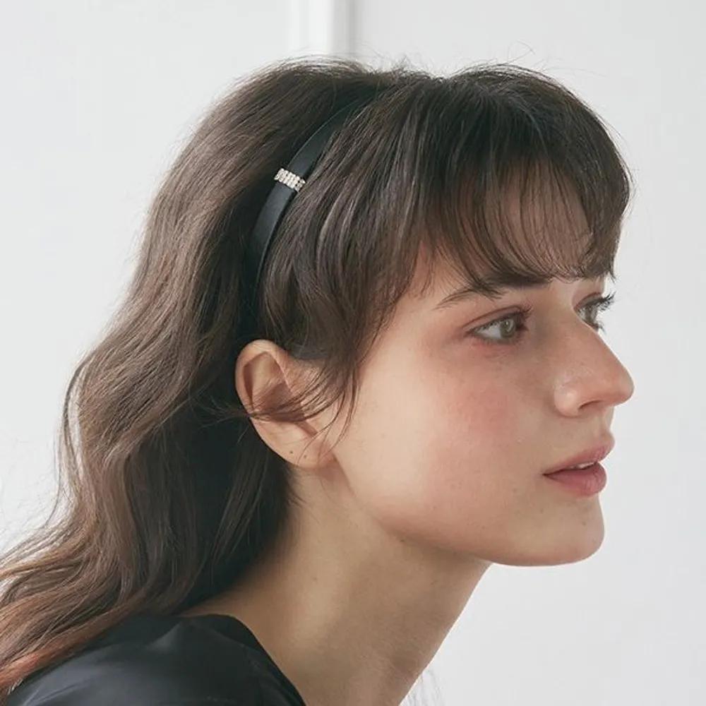 Slim Crystal Point Hairband JP-26-009HB black