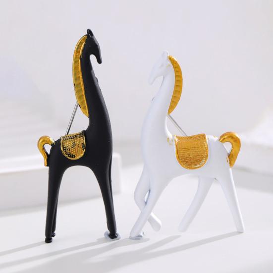 Minimalist Horse Brooch White Black Alloy Horse Lapel Pin Decorative Artistic Brooch Pin Outfit