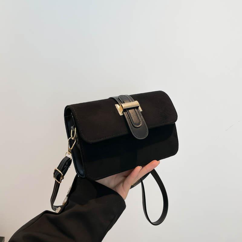

Модная замшевая поверхность, высококачественная одноплечевая сумка-мессенджер, новинка осени и зимы 2025 года, маленькая квадратная сумка чёрный