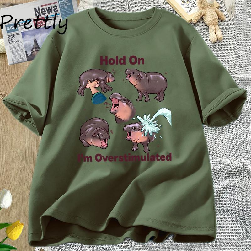 Moo Deng T Shirt Hold On Im Overstimulated TShirt Hippo Cute Moo Deng Tee Shirt Harajuku Cotton Short Sleeve Womens Clothes