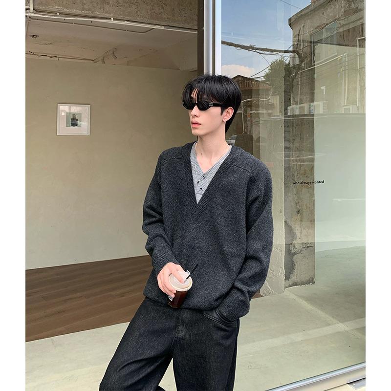 Men's V-Neck Two-Piece Look Hoodie - Textured, Loose Casual Sweater for Spring/Autumn