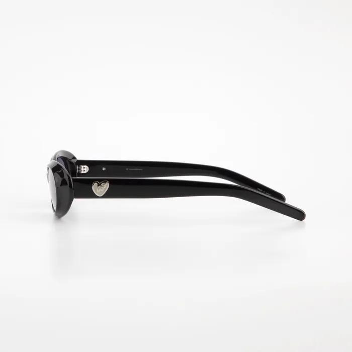 Oval frame lof sunglasses / black