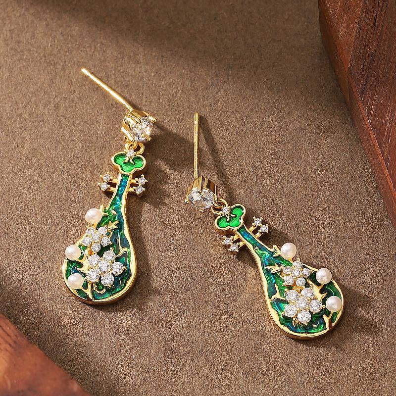 Fashionable, exquisite and personalized enamel oil-dropping pearl pipa flower earrings niche light luxury design earrings
