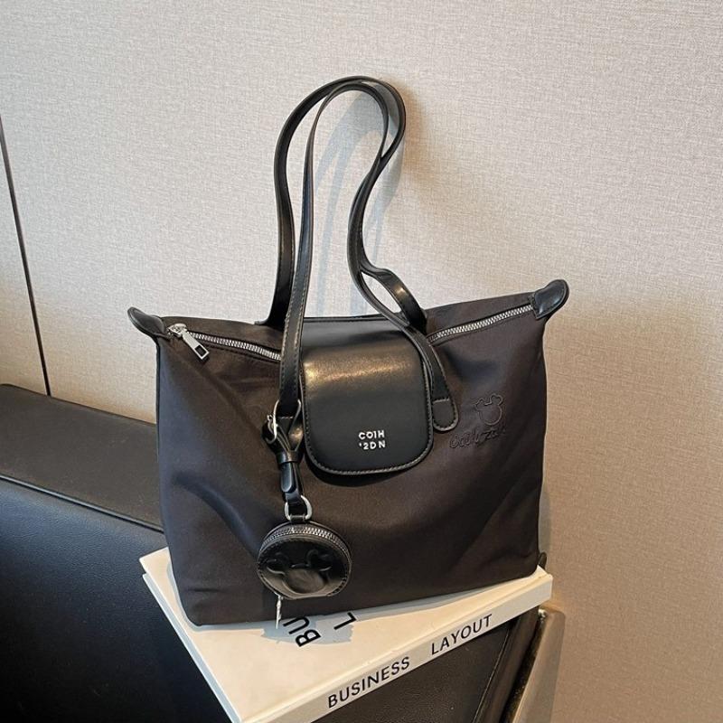 

New fashion versatile spring and summer niche design shoulder bag large capacity travel tote bag