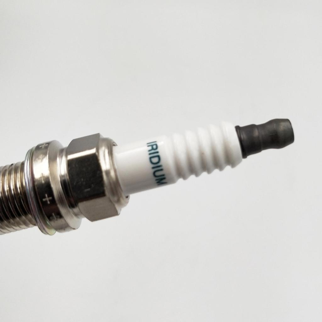 New 4pcs/lot 90919-01243 FK16HR-11 Car Iridium Spark Plug For Toyota Corolla Vitz Ractis Auris 90919 01243 FK16HR-11