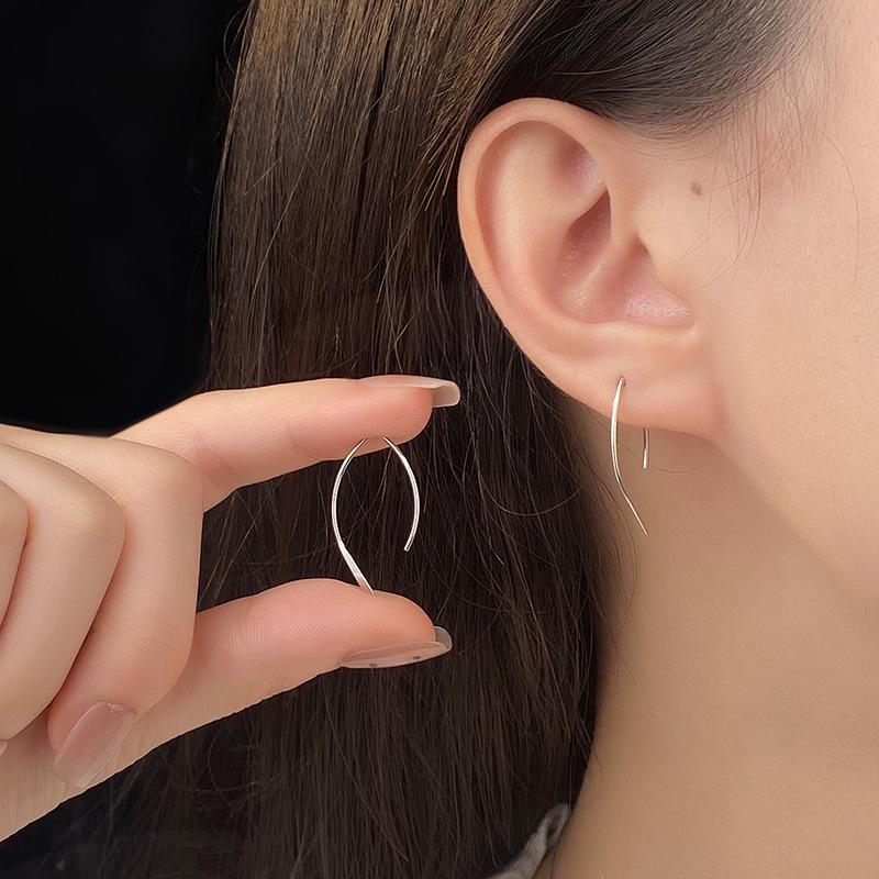 Simple Line Earrings for Women's Temperament, Cold and Niche Design, High-end Commuting Earrings