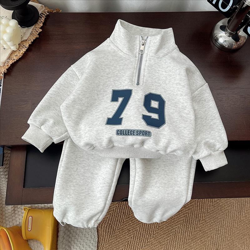 Jungen Hoodie mit Stehkragen und halbem Reißverschluss & Hose Set, Frühling 2026