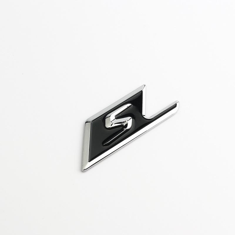 Direkt vom Hersteller, bringen Sie das modifizierte AMG Auto Logo Heckemblem C63S E63S SAMG verschiedene Modelle an.