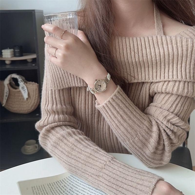 Watch Female Retro British Style Niche Light Luxury Fashion High Sense Female Student Round Digital Belt Compact
