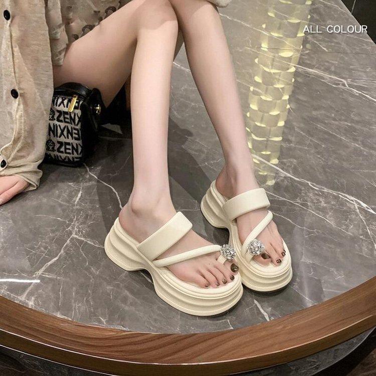 Beautiful Cool Slippers Women's Summer Wear 2025 New Set of Toe Rhinestone Muffin Thick Bottom Seaside Beach Women's Slippers
