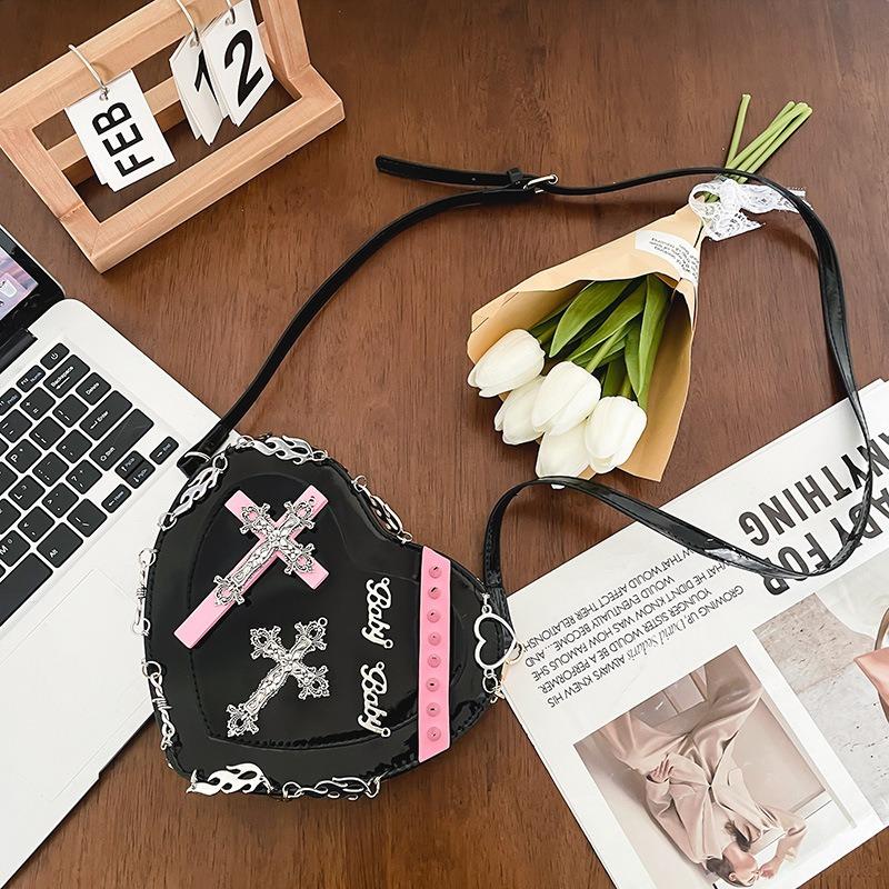 New fashion dark spice heart-shaped trendy cool shoulder bag personalized rivet punk bag cross messenger bag