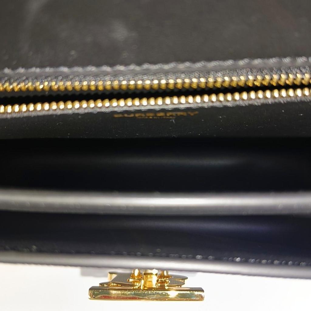 [Gebraucht] Tb Kleine Schwarze Leder Geprägte Tb Schultertasche Crossbody Tasche Goldene Beschläge Abnehmbarer Riemen - Ausgezeichnet #1BWBCE