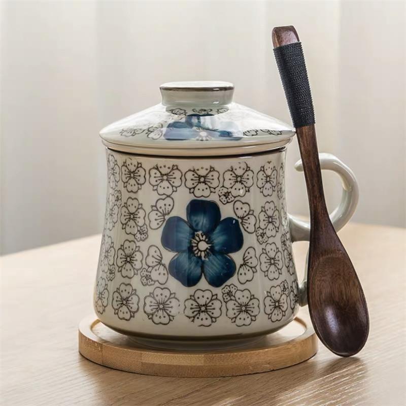 Modrobílý porcelánový šálek na čaj Keramický ručně malovaný Retro hrnek s oddělovačem na vodu a víčkem s filtrem Kancelářské šálky na čaj Nápojové nádobí