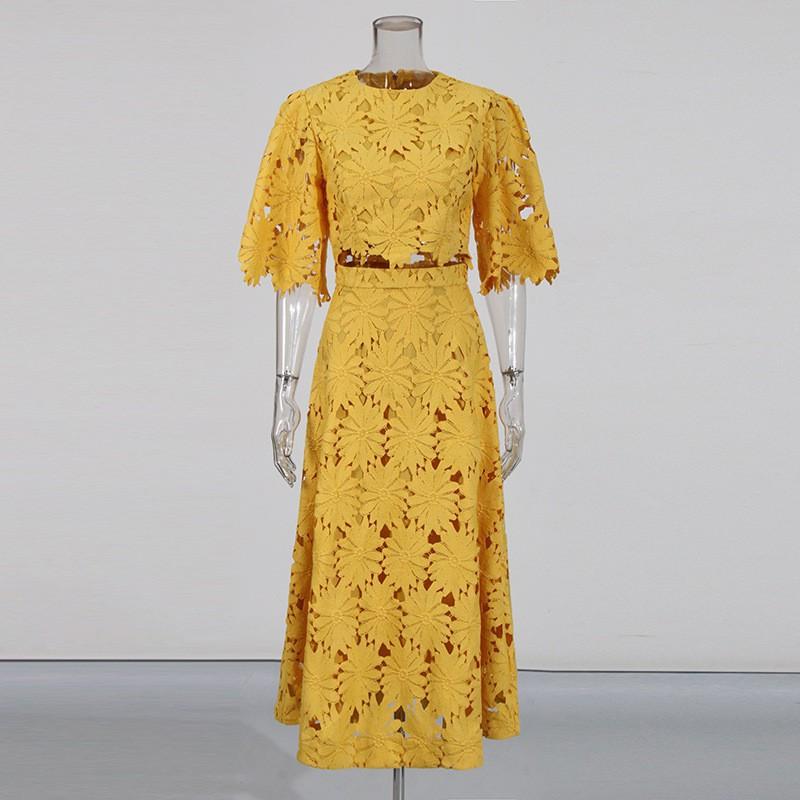 

French Elegant Suit Women s Two-piece Embroidered Hollowed-out Round Collar Top Fashionable High-waist Skirt XL жовтий