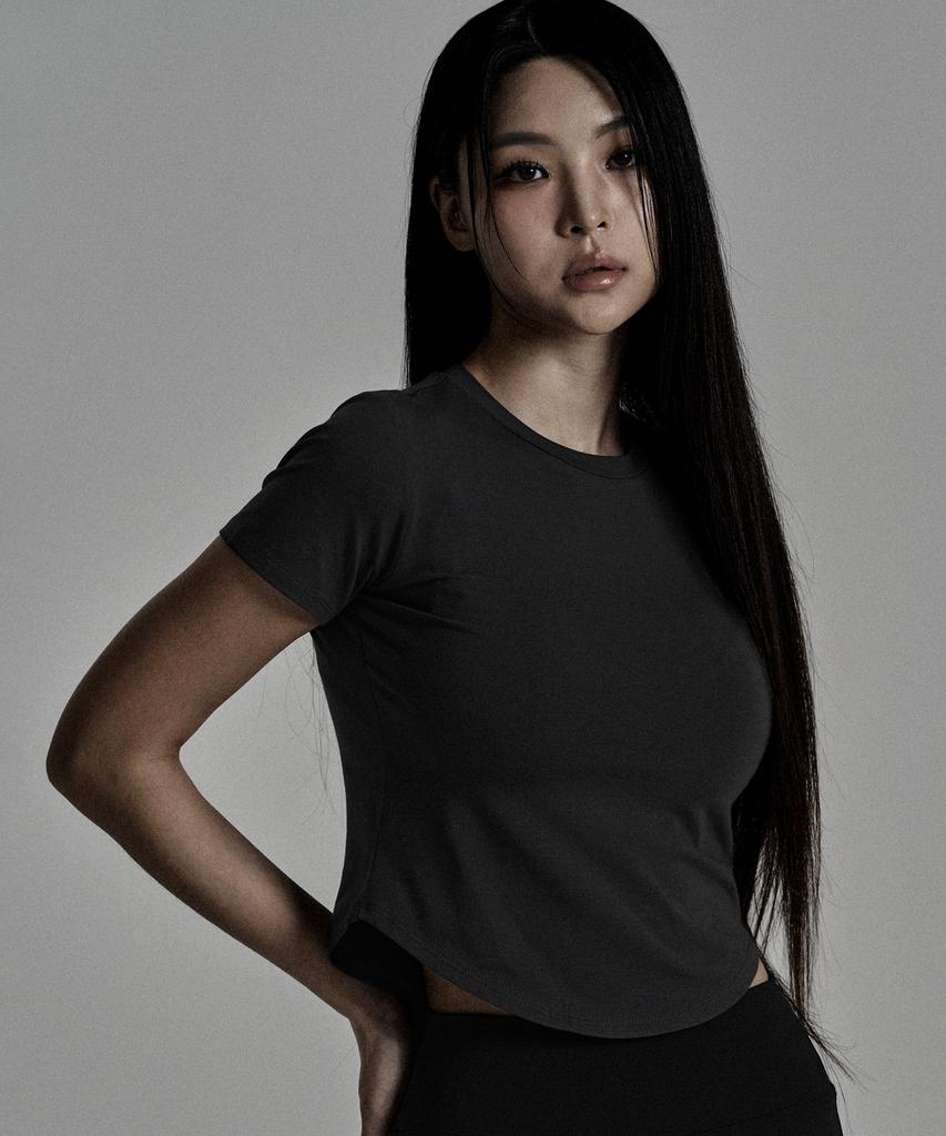 JELEVE Symbol Embroidered Crop Short Sleeve [Charcoal]