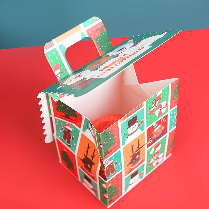4 Stück Weihnachts Hausform Geschenkboxen Kraftpapier Süßigkeiten Kekse Geschenkverpackungsbox mit Henkel Weihnachtsbaum Anhänger Partyzubehör