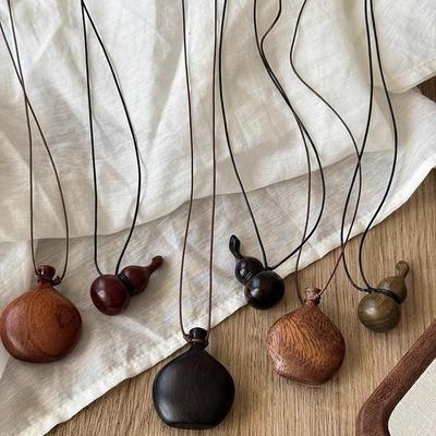 Retro Wooden Hip Flask Necklace: Versatile Choker & Sweater Chain Accessory for Women
