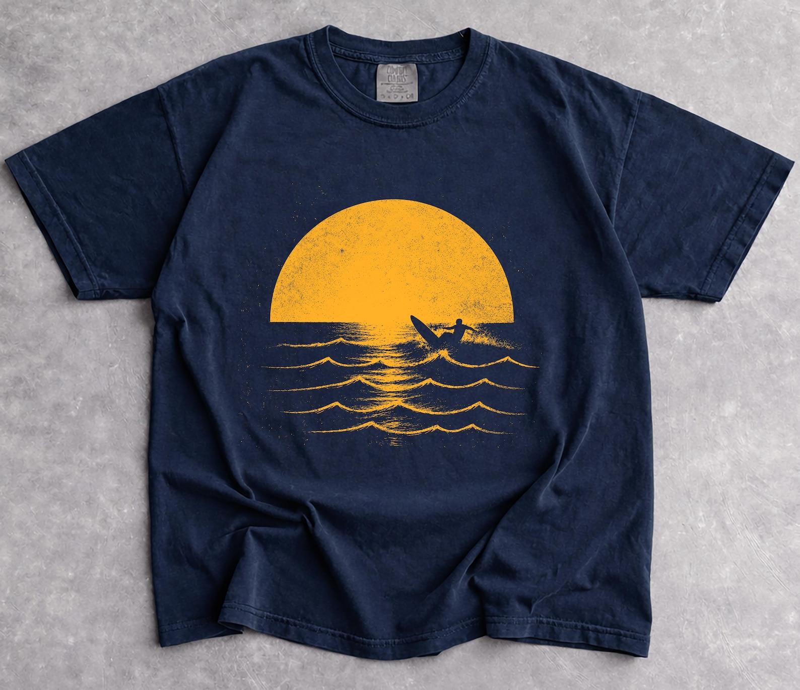 Comfort Colors Vintage Sunset Surfer Tee, Retro Vacation Nature Lover Shirt 3XL
