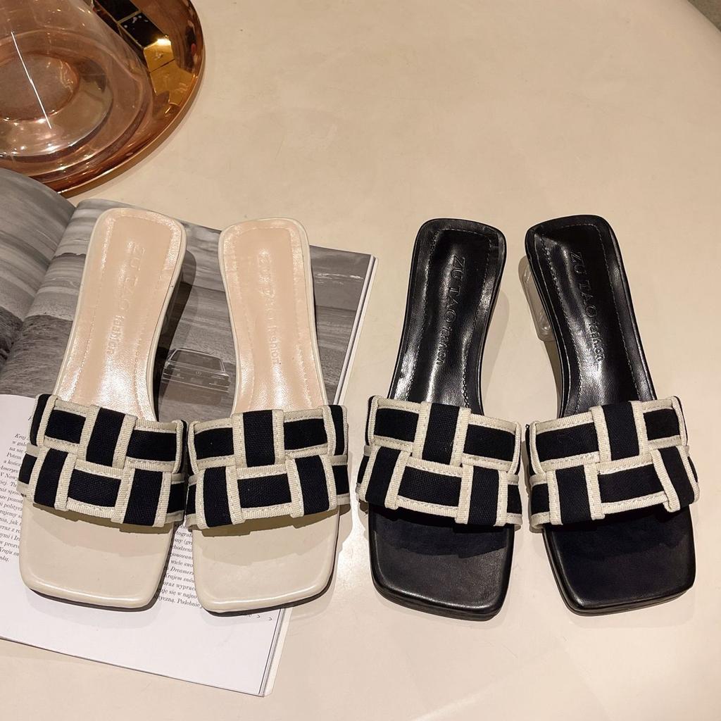 Premium Temperament Slippers Low Heel Thick Heel Sandals Women's 2025 Summer Wear New Versatile French One-word Slippers