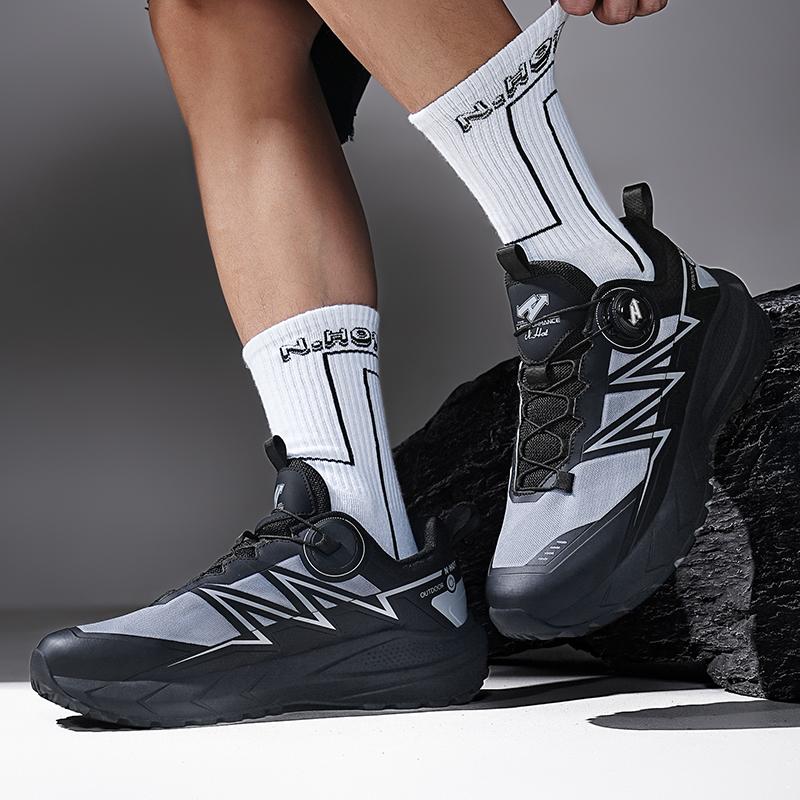 Men's Outdoor Mountaineering and Hiking Shoes New Durable Off Road Running Shoes Rotating Buckles Fashionable Large Sneaker