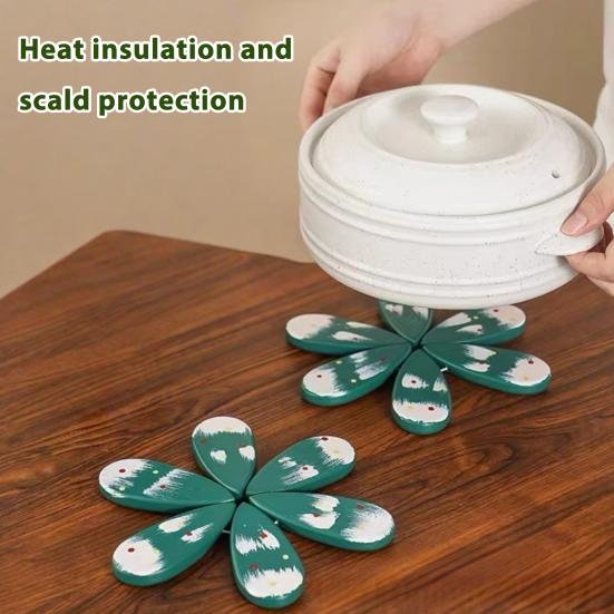 Christmas Tree Trivet Mats Set Heat-Resistant Wood Tripod Pot Holder Stain Resistant Table Protectors for Kitchen Dining