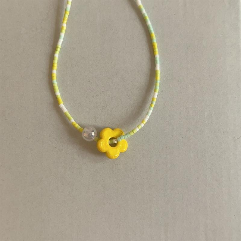 Resin Flower Pendant Necklace Crystal Bead Choker Sweet Dopamine Clavicle Chain Choker Jewelry for Women Girl Teen