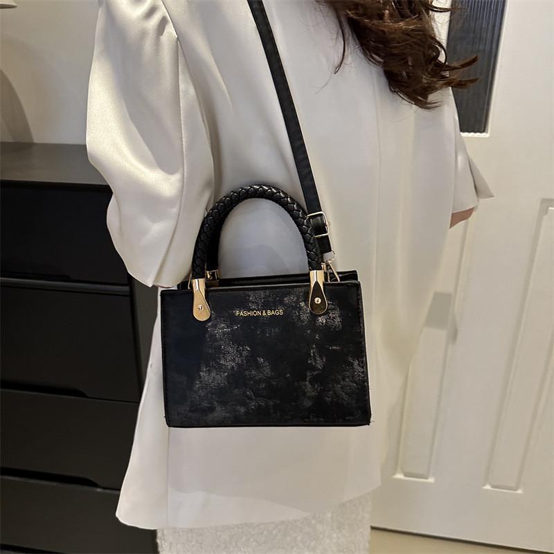 2024 New Style Women's Shoulder Bag Fashionable Street Trendy Pu Small Square Bag