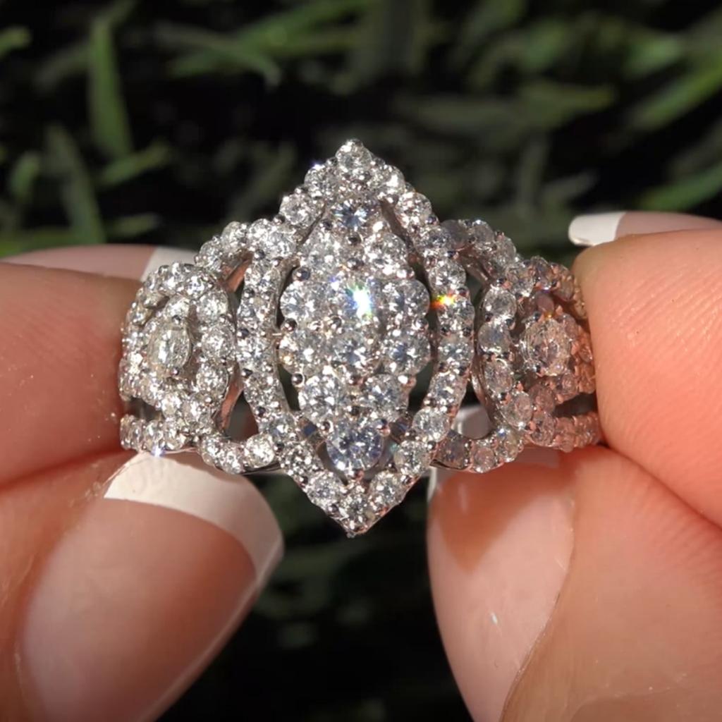 Fashion Exquisite Hollow Inlaid Shiny Synthetic Zirconia Ring for Women Elegant Classic Wedding Engagement Perfect Jewelry Gifts