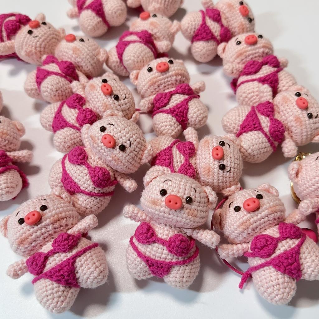 Hand Crocheted Cute Pink Bikini Pig Couple Handmade Keychains Unique Knitting Cartoon Doll Crochet Keychain Keys Bag Pendant