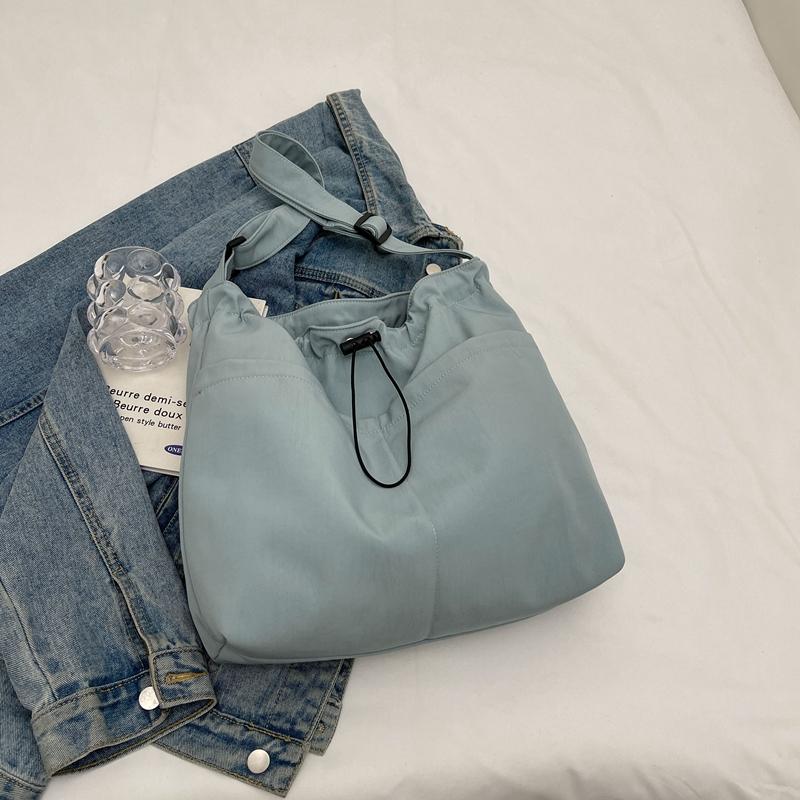 Женская однотонная сумка на плечо большой емкости — фото 20