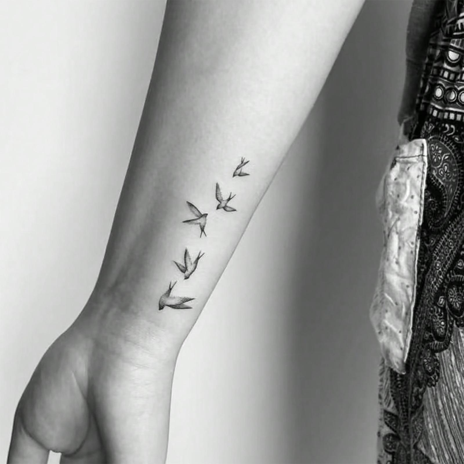 Glow Makeup Unisex Herbal Swallow Tattoo Sticker Semi-Permanent Tattoo Sticker For Men And Women Waterproof And Long-Lasting Non-Reflective