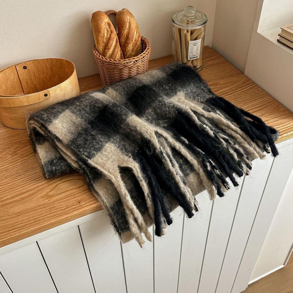 Tonglu Women's Mohair Winter Scarf: Black & White Plaid, High-End, Thick & Warm Neck Warmer