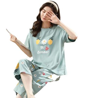 Completo estivo da donna a vestibilità larga, due pezzi, con maniche corte e pantaloni a sette ottavi