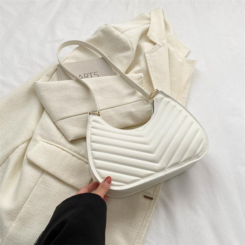 Chic Crescent Shoulder Bag For Winter 2023 Trendy Street Style Pu Leather Handbag