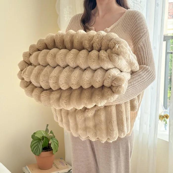 Hot Selling Luxurious Faux Rabbit Fur Throw Blanket Soft Fluffy Lightweight Fleece Winter Blanket Blanket for Office Home Travel