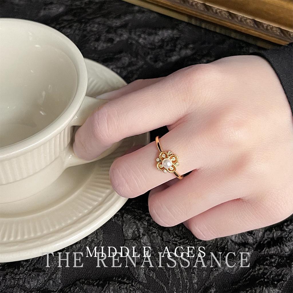 Medieval style slightly inlaid zircon hollow court style ring electroplated 18K real gold retro index finger ring