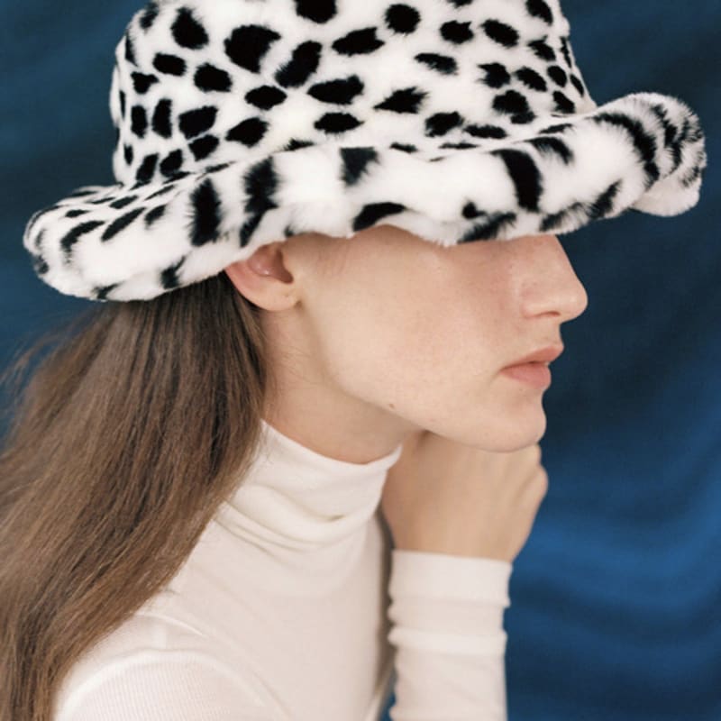 

ПОТРЯСАЮЩАЯ ФЕТРОВАЯ ШЛЯПА ДЕРБИ_ЧЕРНАЯ В ГОРОШЕК FREE