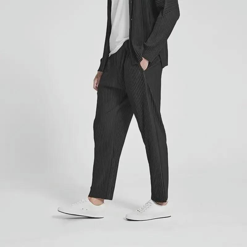 

Мужские летние брюки-каррот Miyake свободного кроя с завышенной талией и эластичным поясом в японском стиле - JF149. XXL (182-188 CM, 89-120 kg)