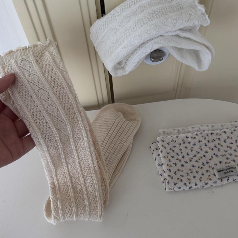 

Hollowed-out ballet-style black ear-trimmed mid-calf socks, sweet and sweat-absorbing pile socks 1 pair