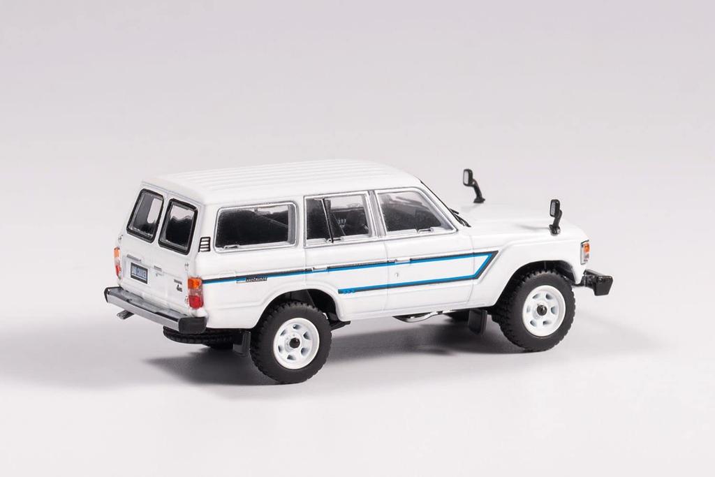 Gaincorp Products Toyota Land Cruiser 60 RHD Front Winch and Finished Model 1/64 - (with Spotlight) White, KS-029-87