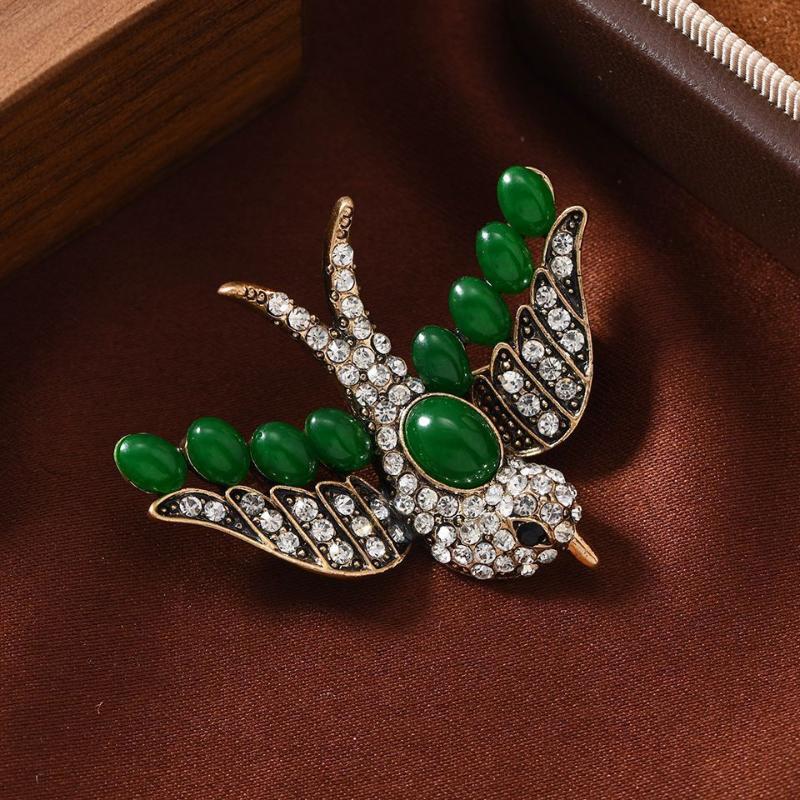Smaragdové brože vlaštovky pro ženy muže Retro barva Kovové ptačí klopové spony Jednoduché zvířecí odznaky Šperkové doplňky