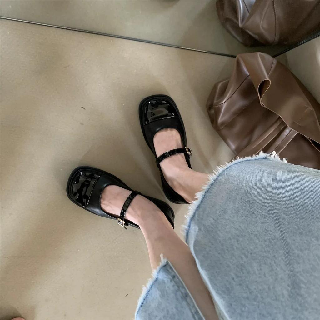 2025 girls Flat Shoes Square Toe Retro Loafers Female Belt Buckle Casual Autumn Fashion Lady