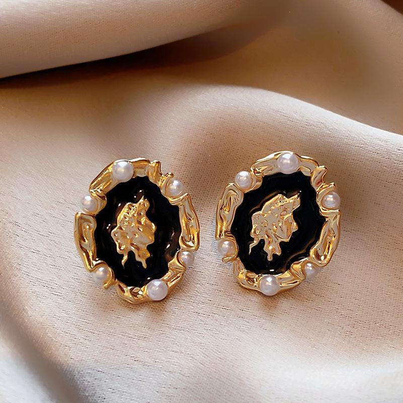 Silver Needle Heart Stud Earrings with Zircon Crystals – European & American High-End Fashion for Women