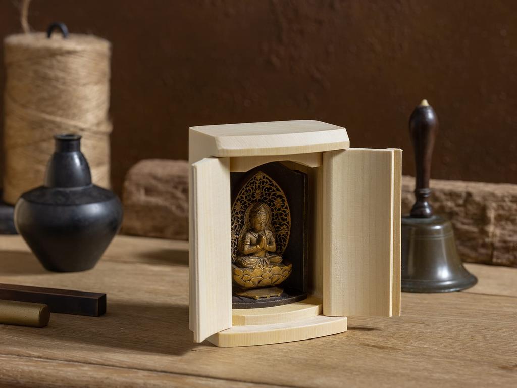 Zeku Buddhist statue in a shrine with Koyasan Kongo for those born in the year of the talisman of the zodiac Bodhisattva, (finished gold-plated