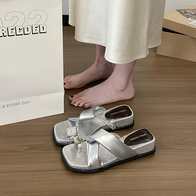 Fashion French Exquisite Elegant Beautiful Cool Slippers Women's Spring and Summer 2025 New Outer Wear Wedge Heel One-word Drag