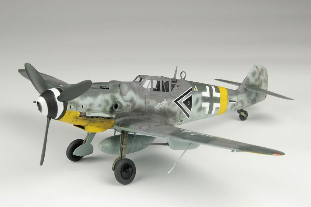 Platz 1/48 WWII German Messerschmitt Bf-109 G-6 52nd Fighter Wing Plastic Model Kit AE-33