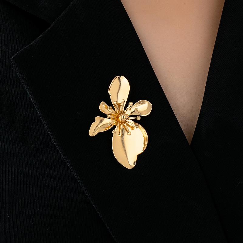 1/2pcs Stylish And Elegant Flower Brooch, 2026 New Trendy Retro Irregular Flower Brooch Pin, Clothing Accessory.