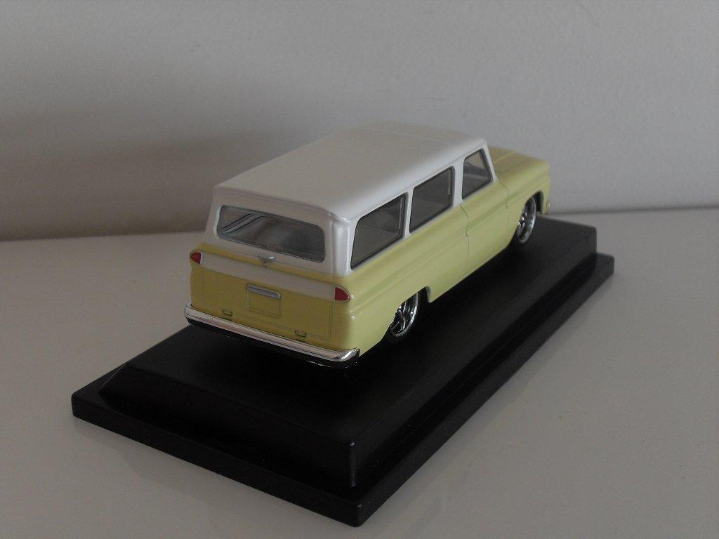 Greenlight 1966 Chevrolet Suburban 1/43 Yellow/White